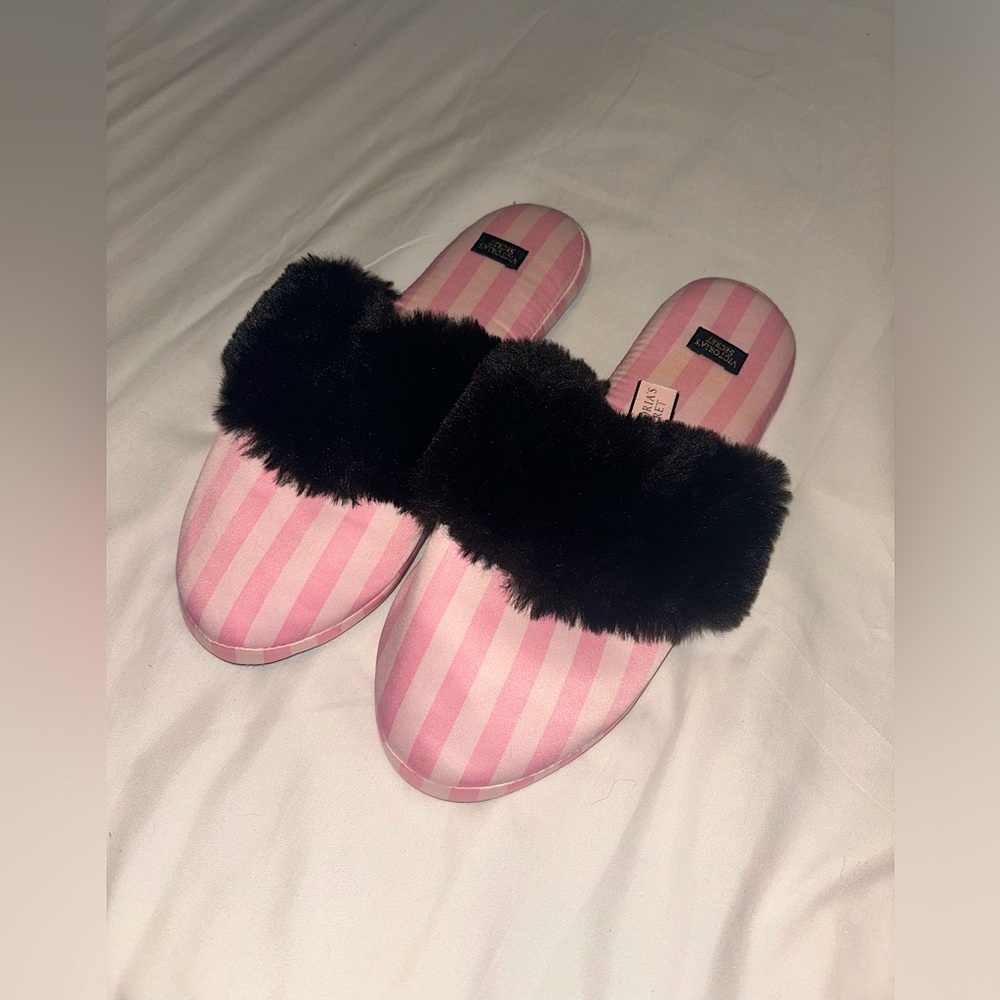 Victoria’s Secret OG pink pin striped women’s slippers in size US 6 with bag